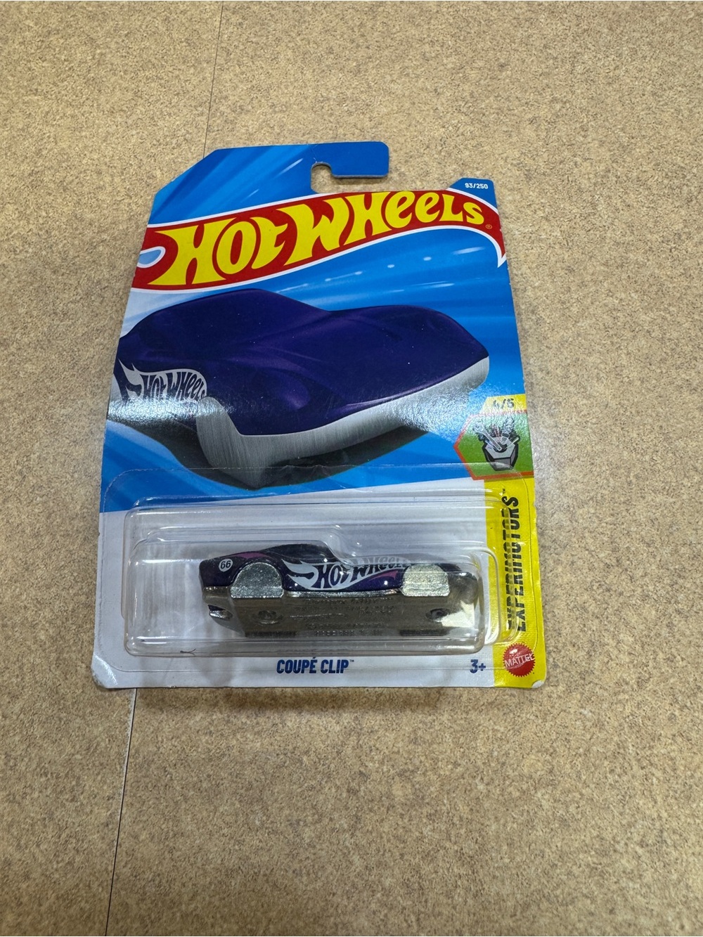 Hot Wheels die-cast toy car 'Coupe Clip' by Mattel